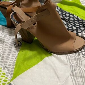 Lucky Brand Chic Tan Open-Toe Heeled Sandals